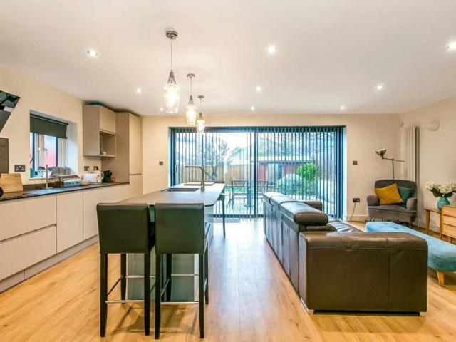 Lake Road, Hamworthy, Poole 4 bed detached house to rent £2,250 pcm £519 pw