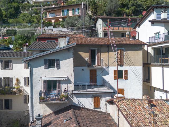 Lage am See Haus zum Renovieren mit genehmigter Baubewilligung in Gandria
