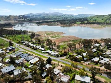 Lake Views, Luxe Living & Shed Heaven in Bonnie Doon