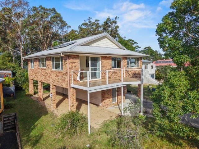 Lake Views & Lifestyle Appeal in Fairhaven