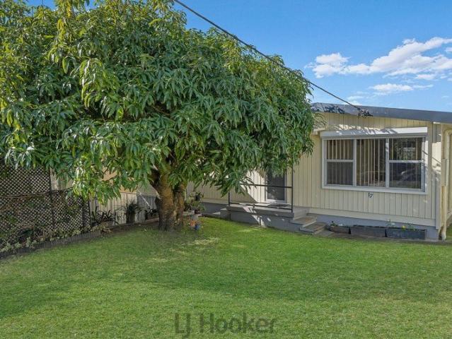 Lake Views, Low Maintenance Living & Room for the Caravan!