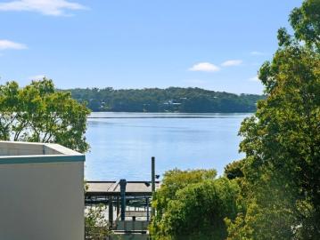 LAKE VIEWS, PERFECT LOCATION