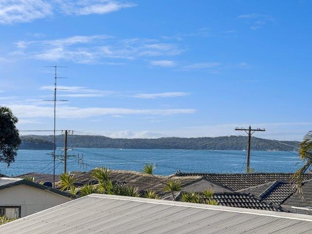 Lake Views, Pool & Side Access The Complete Family Lifestyle