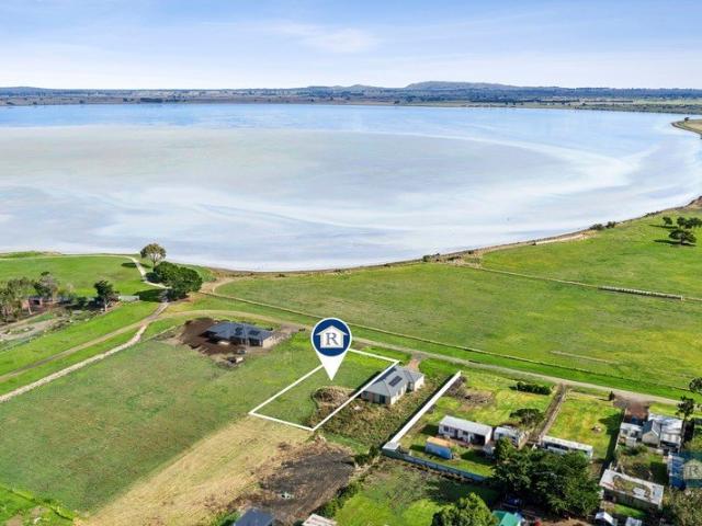 Lake Views, Space and Lifestyle.