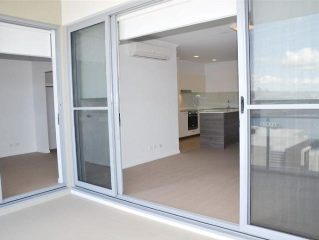 Lake views | 2 bedrooms | 2 bathrooms | 2 car parks