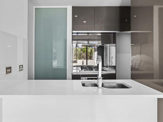 Lakefront apartment with two courtyards