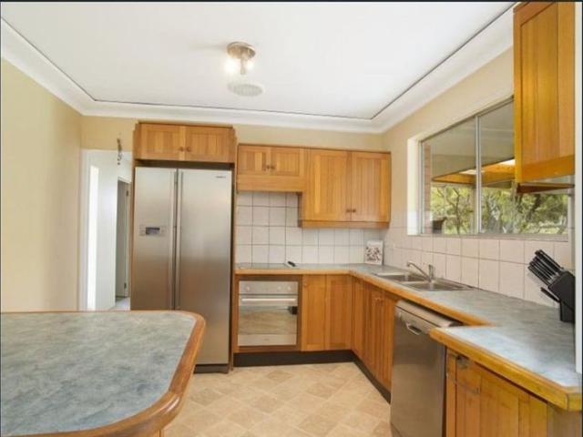 LAKEFRONT HOUSE NARRABEEN