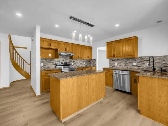 ✨ Lakefront Home for Rent – 4 Bedrooms | 2.5 Bathrooms