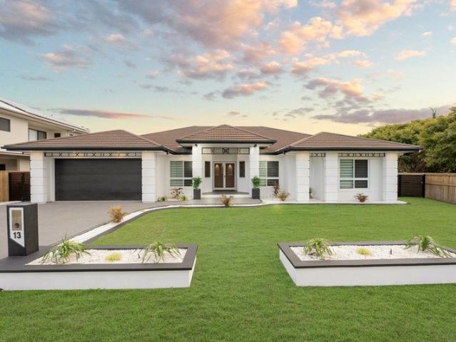 Lakefront Living on a Grand Scale