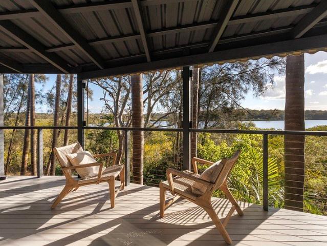 LAKEFRONT LIVING, UNIQUELY NOOSA