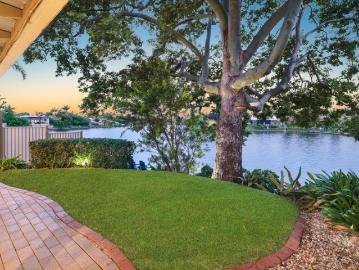 Lakefront Lifestyle, Renovated Luxury & Room for the Boat