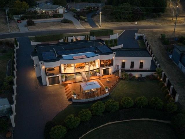 Lakefront Magnificence Designed for Prestigious Living