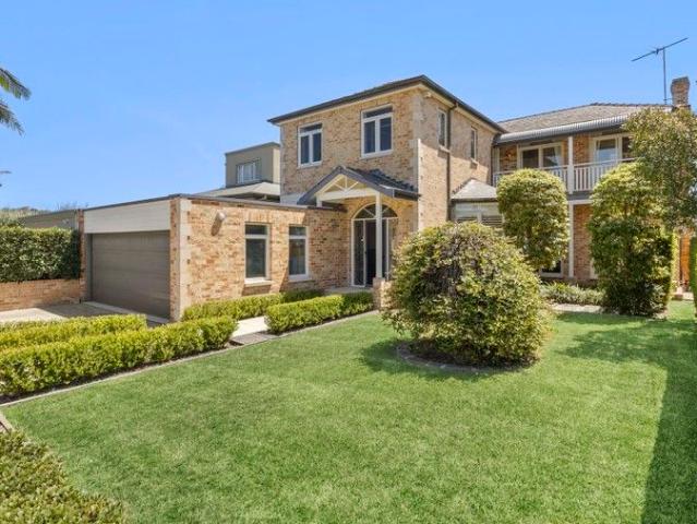 Lakefront residence in an exclusive Northern Beaches enclave