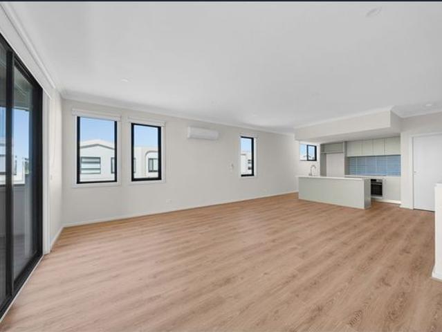 Lakefront Views & Contemporary Living in Botanical Estate