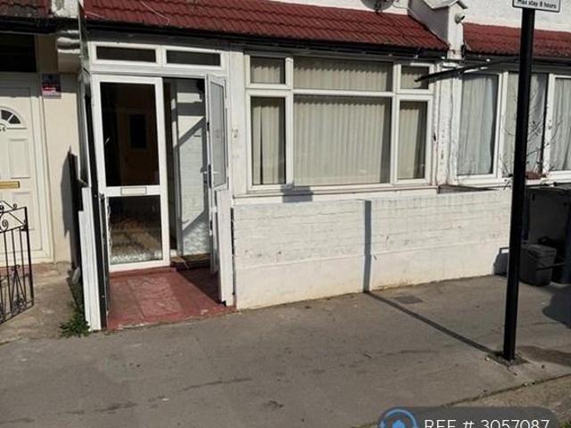 Lakehall Road, Thornton Heath, CR7 3 bed terraced house to rent £2,300 pcm £531 pw