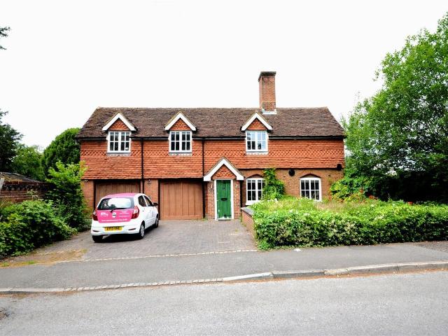 Lakehurst Road, Epsom KT19, 4 bed detached house to rent, £3,000 pcm | PrimeLocation