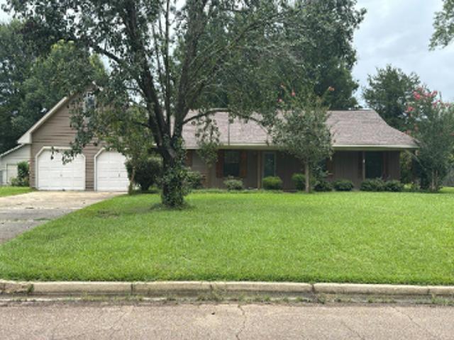 Lakeover Dr W