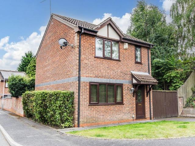 Lakeland Avenue, Hucknall 3 bed detached house to rent £1,100 pcm £254 pw