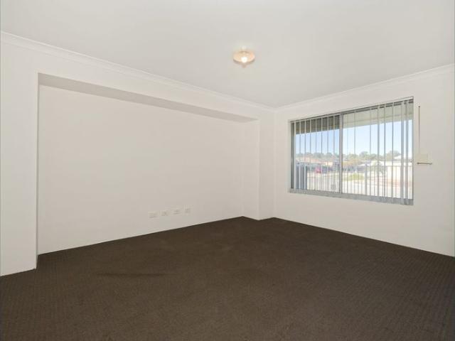 LAKELANDS 3X2 HOME FOR LEASE