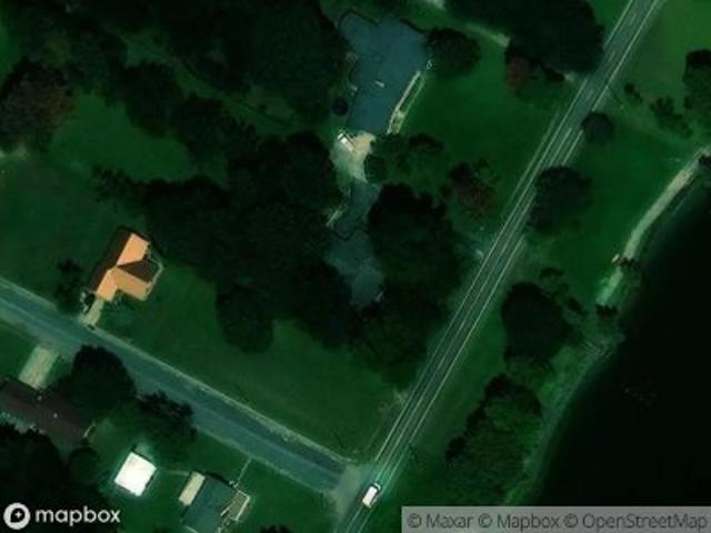 Lakeshore Dr N