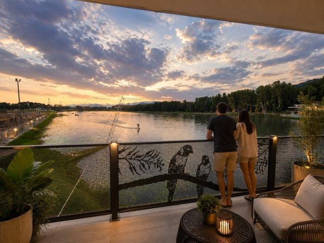 Lakeside 4 Bedroom Villa | Wake Park Views & No Body Corporate