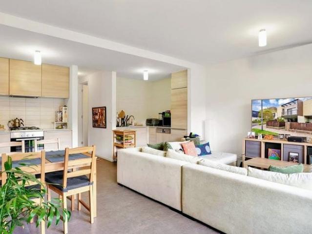 Lakeside townhouse 100 Valley Lake Boulevard, Keilor East VIC 3033