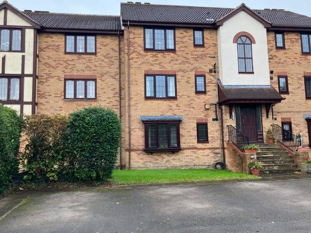 Lakeside Chase, Leeds LS19, 2 bed flat to rent, £750 pcm | PrimeLocation