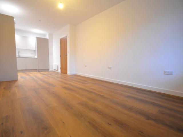 Lakeside Close, Staines Upon Thames TW18, 1 bed flat to rent, £1,600 pcm | PrimeLocation