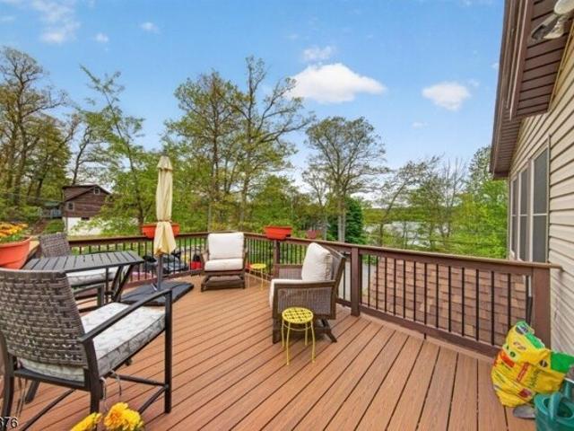 Lakeside Dr E, Vernon, Home For Sale