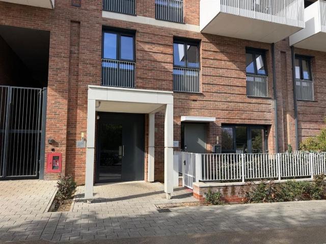 Lakeside Drive, London NW10, 2 bed flat to rent, £2,800 pcm | PrimeLocation
