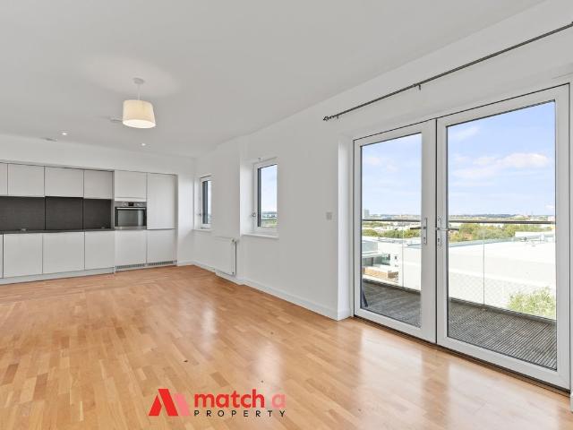 Lakeside Drive, London NW10, 2 bed flat to rent, £2,200 pcm | PrimeLocation