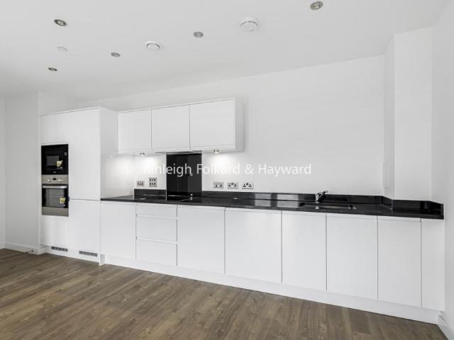 Lakeside Drive, London, NW10 3 bed flat to rent £3,400 pcm £785 pw