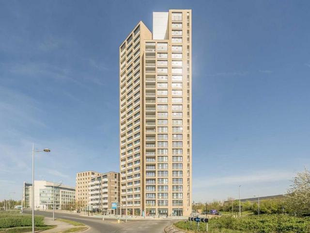 Lakeside Drive, London NW10 3 bed flat to rent £3,000 pcm £692 pw