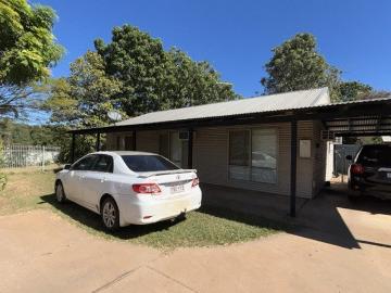 LAKESIDE DUPLEX CULDESAC LOCATION LAKE VIEWS