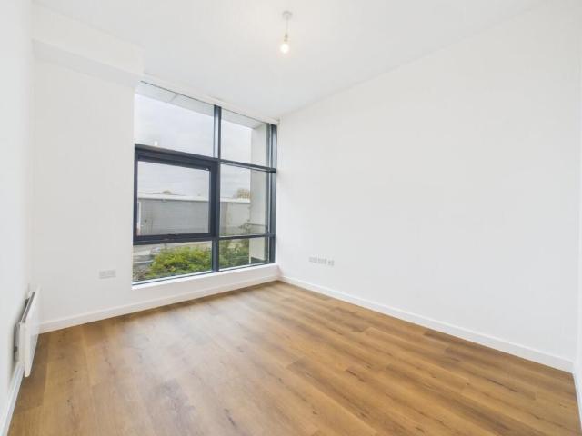 Lakeside East, Staines Upon Thames TW18, 1 bed flat to rent, £1,750 pcm | PrimeLocation