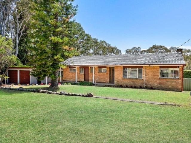 Lakeside family air conditioned home double garage and room for the boat