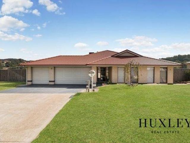 Lakeside Family Living on Nearly an Acre