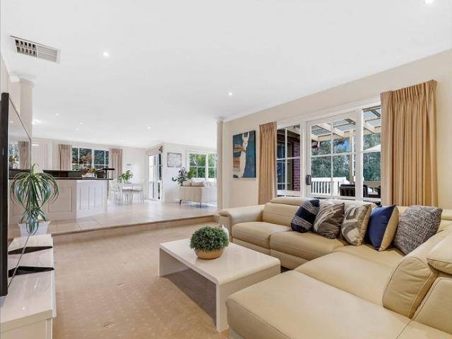 Lakeside Family Living with Stunning Lake Views