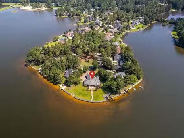 Lakeside Lane