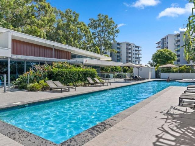 Lakeside Lifestyle Living | Resort Style Facilities & Prime Varsity Lakes Location