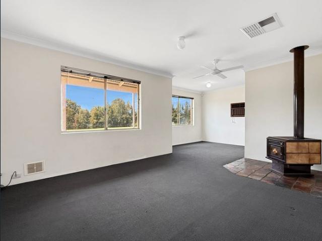 Lakeside Lifestyle Meets Everyday Convenience