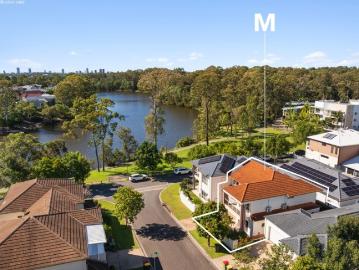 Lakeside Lifestyle, Parkside Privacy & Walk to Train Convenience