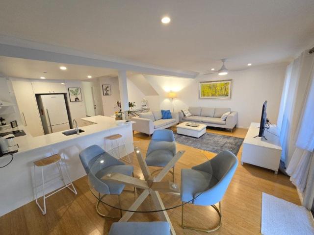 Lakeside Lifestyle & Ultimate Convenience
