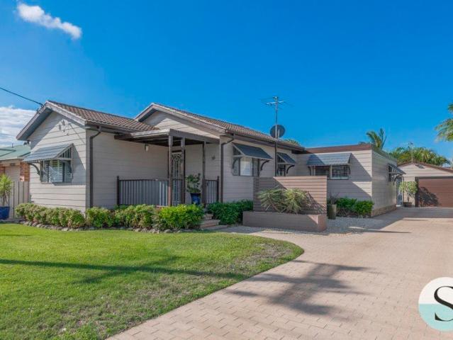 Lakeside Living, Endless Entertaining & A Self Contained Studio with Options