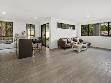 Lakeside living, effortlessly done