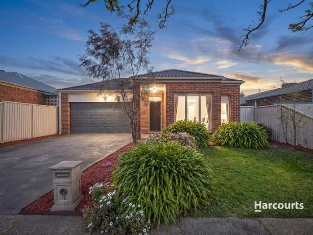 Lakeside Living in a Brilliant Court Location