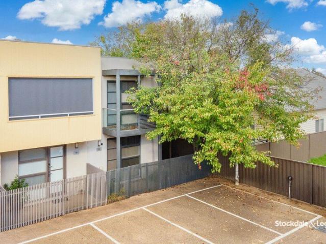 Lakeside Living in a Premier Shepparton Position