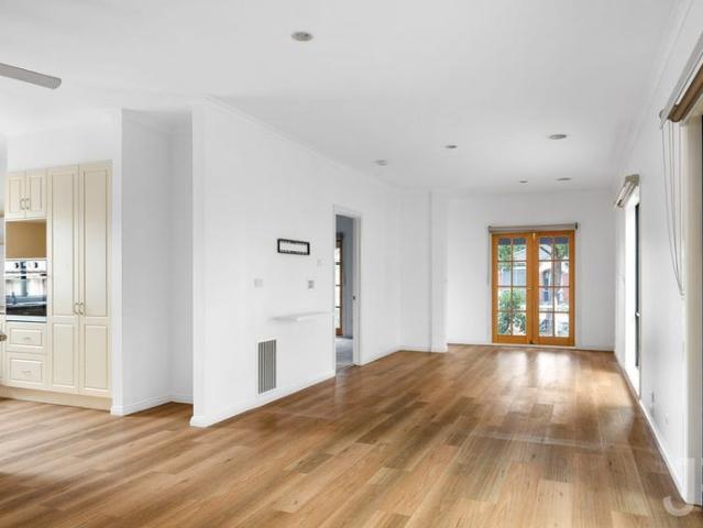 Lakeside Living in a Prime Pakenham Location