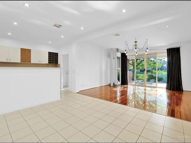 Lakeside Living in Pakenham!