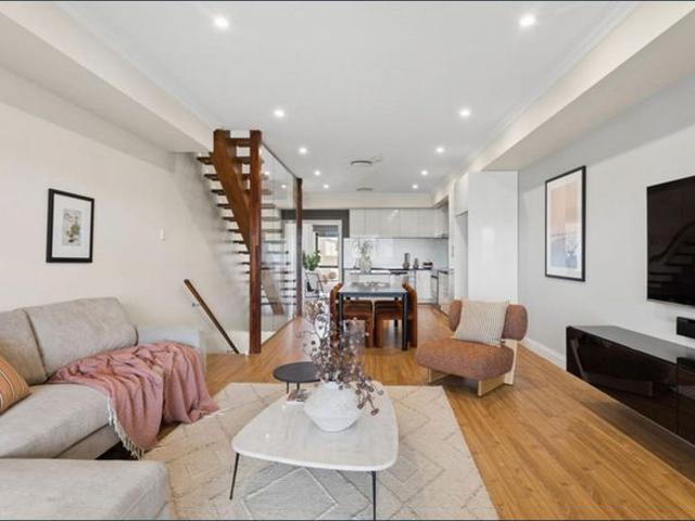 Lakeside Living in the Heart of Mawson Lakes